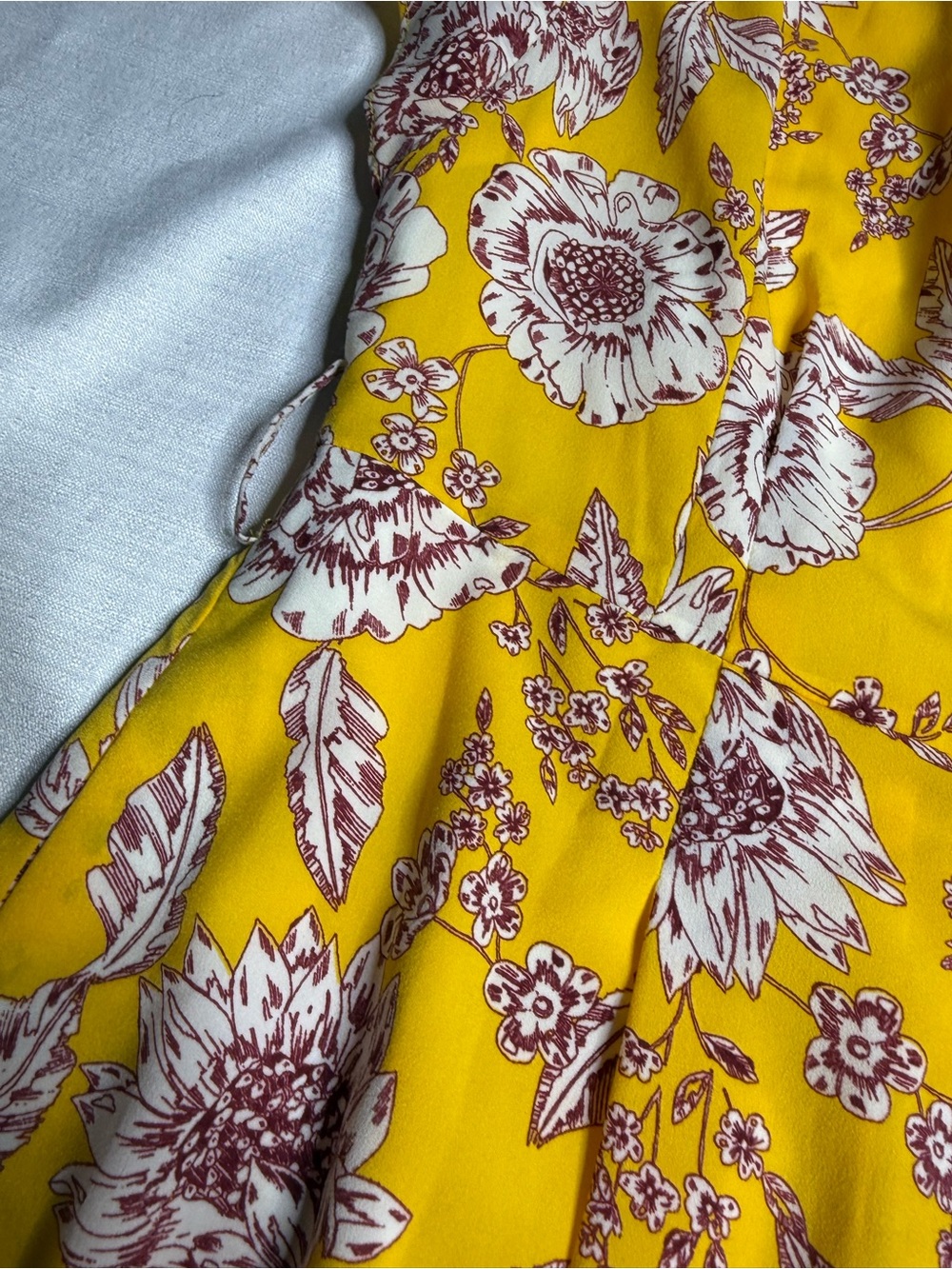 NWT Alex Marie Yellow Floral Dress Women’s Size 6 Flutter Sleeve Fit & Flare - Picture 3 of 10